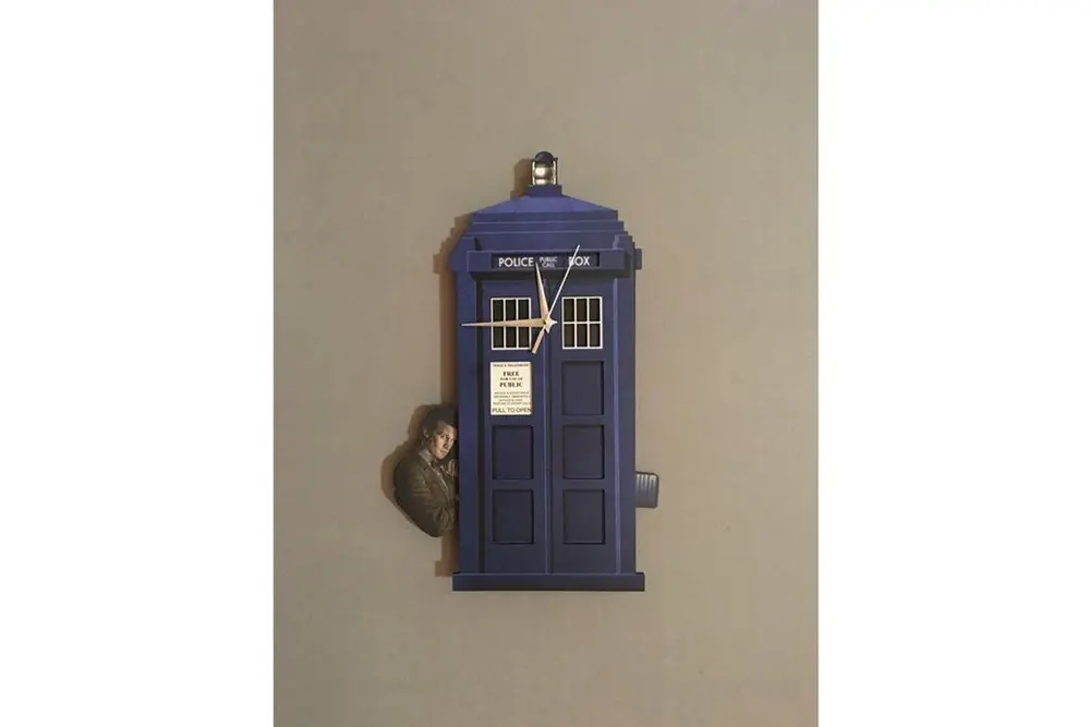 Dr.who Dekoratif Sarkaçlı Duvar Saati