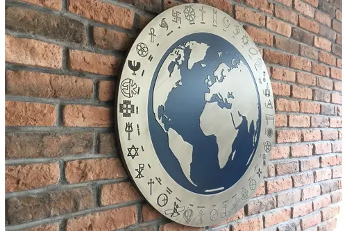 Dünya Haritası Ve Dünya Dinleri Tablosu