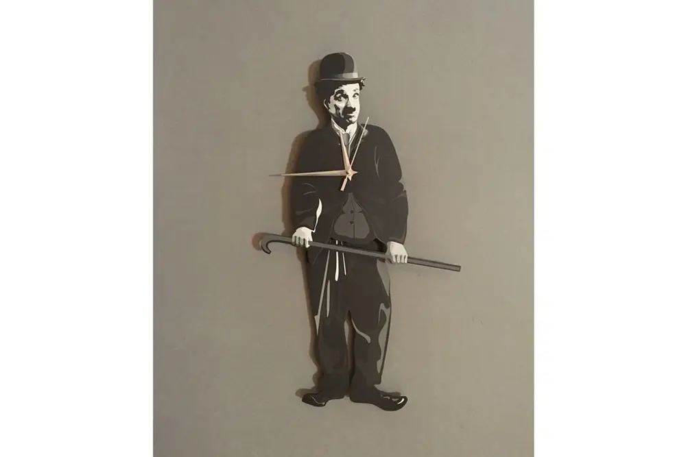 Cahrlie Chaplin Dekoratif Sarkaçlı Duvar Saati