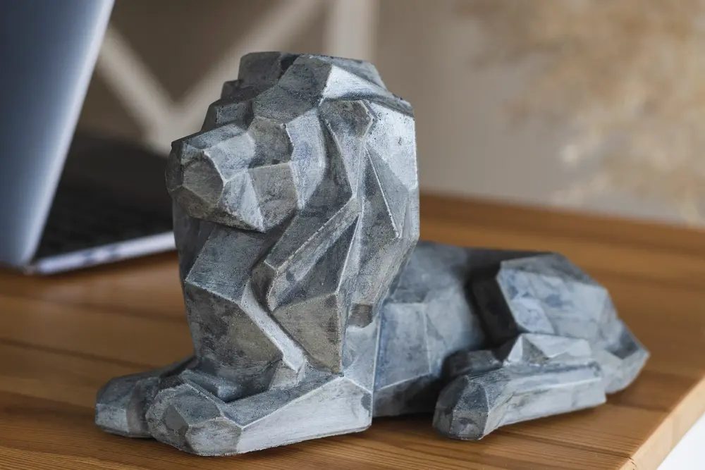 Beton Köşeli Aslan Dekoratif Obje